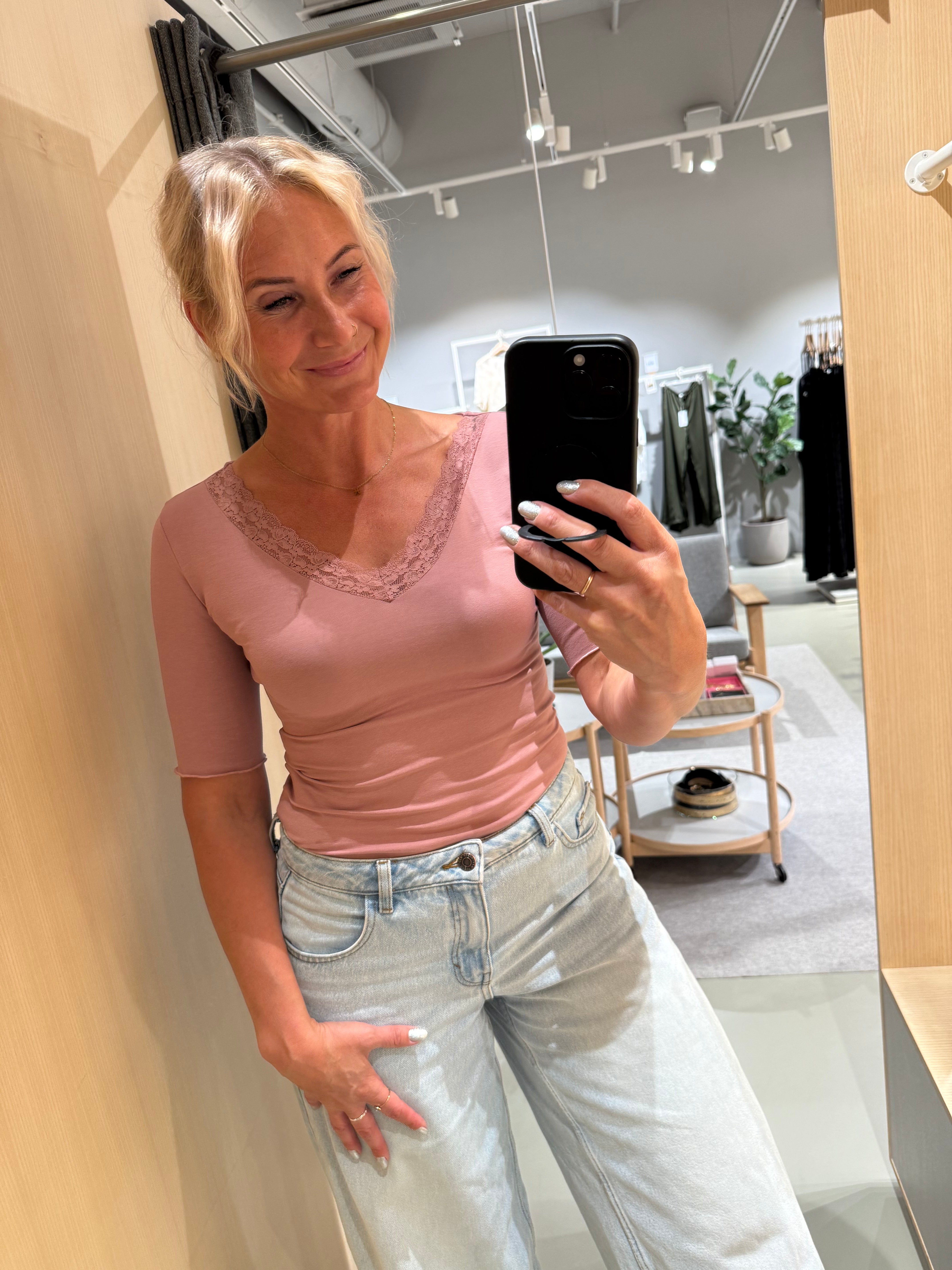 VIJANNO T-shirt - Nostalgia Rose